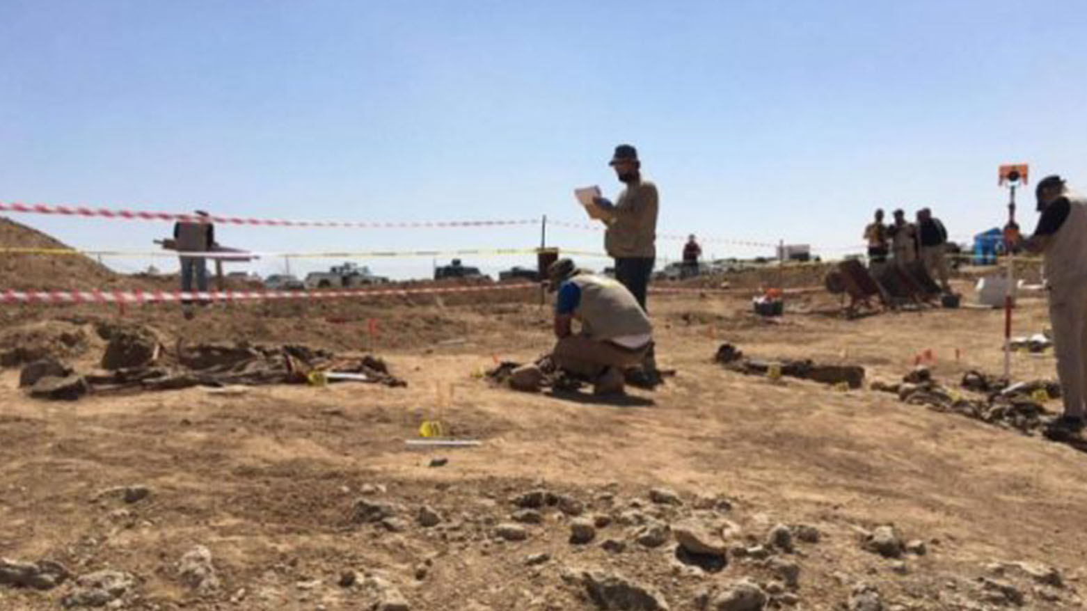 العثور على مقبرة جماعية تضم رفات 8 أشخاص جنوب حلب