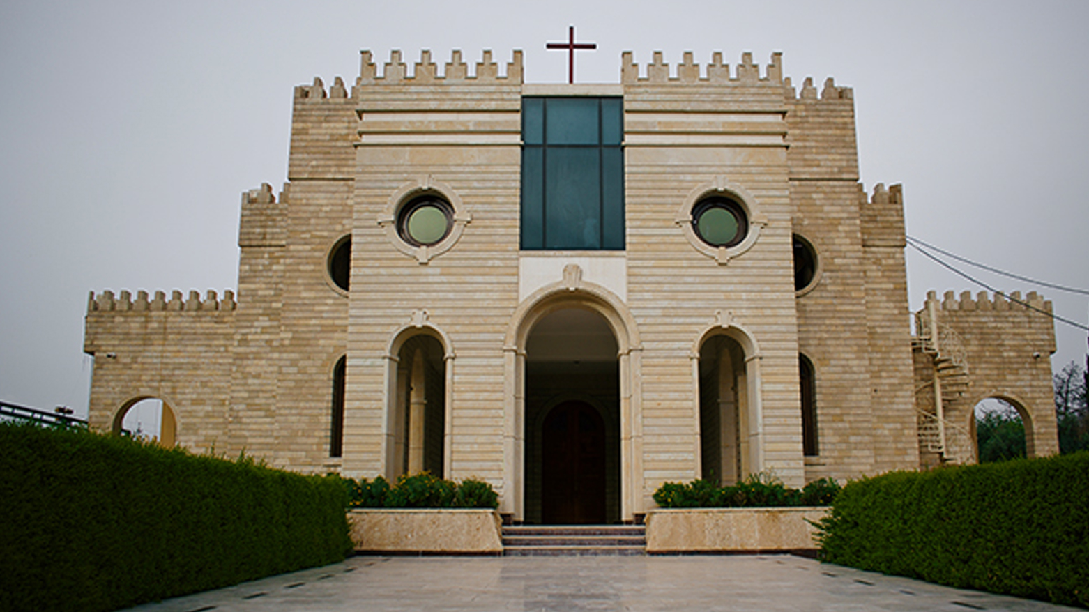 صلب المسيحيّين بين الماضي والحاضر