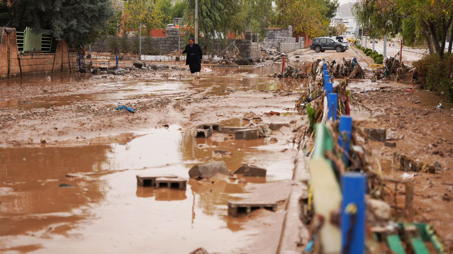 من آثار السيول في جمجمال