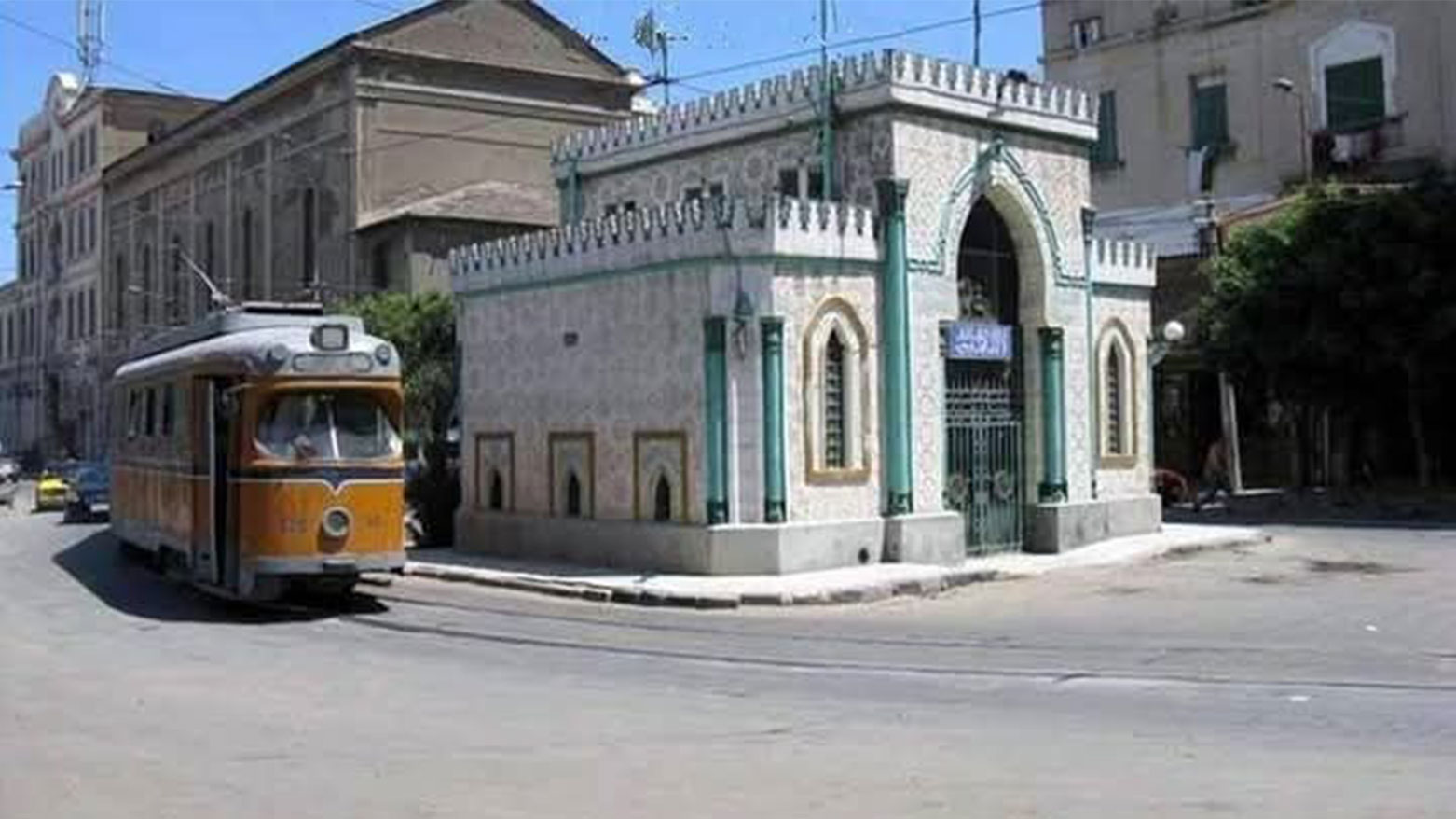 عاش فيها الأمراء والمشايخ والفنانين .. شوارع وحارات وأضرحة ومقامات شيدها الكورد .. ولازالت مزارات وآثار شامخة