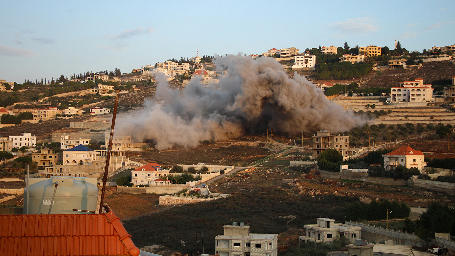 الجيش الإسرائيلي يقول إنه استهدف ثلاثة عناصر من حزب الله في جنوب لبنان