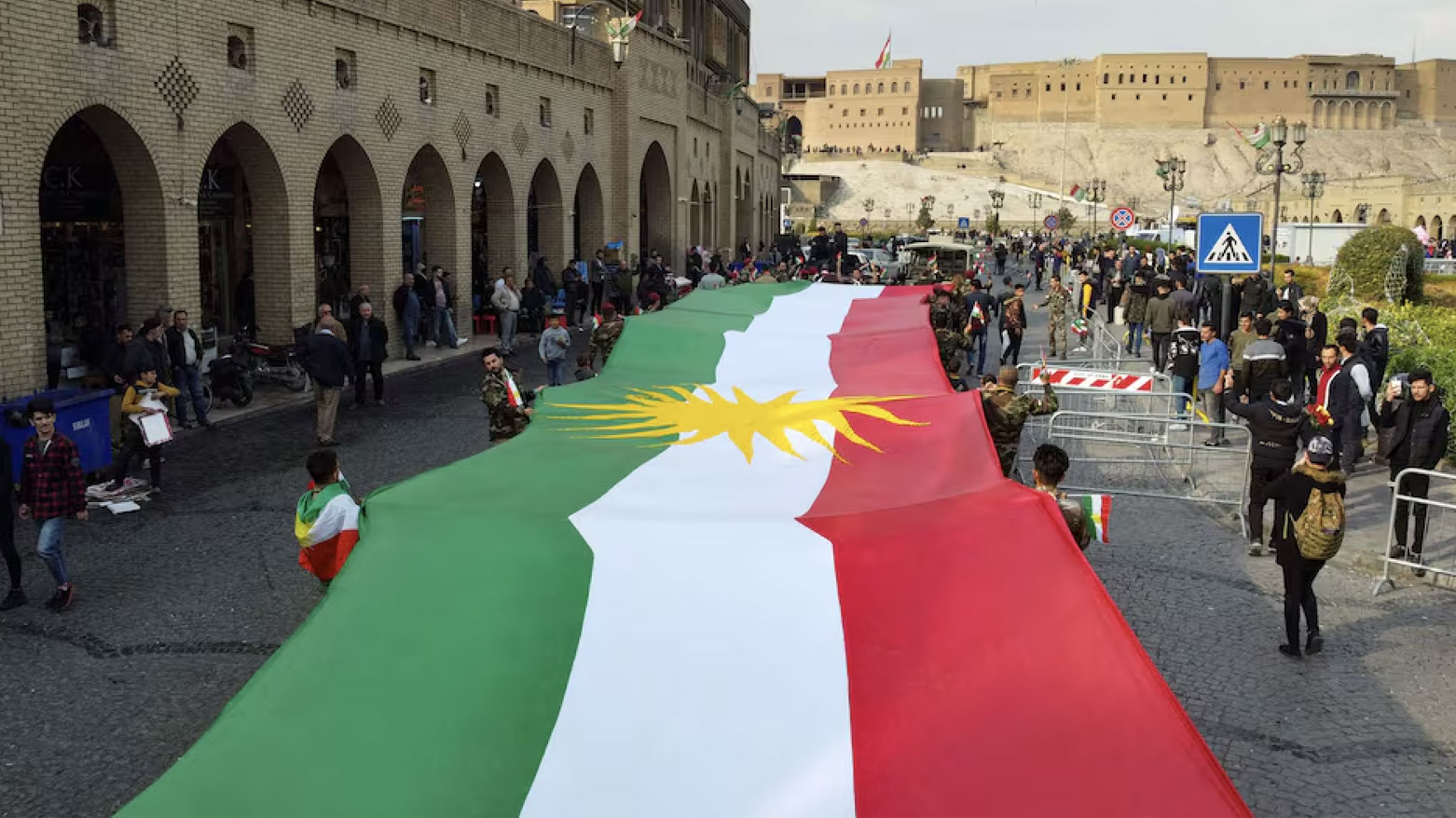 "العلم هو الوجود".. مثقفون كورد يستذكرون تضحيات "يوم العلم" 