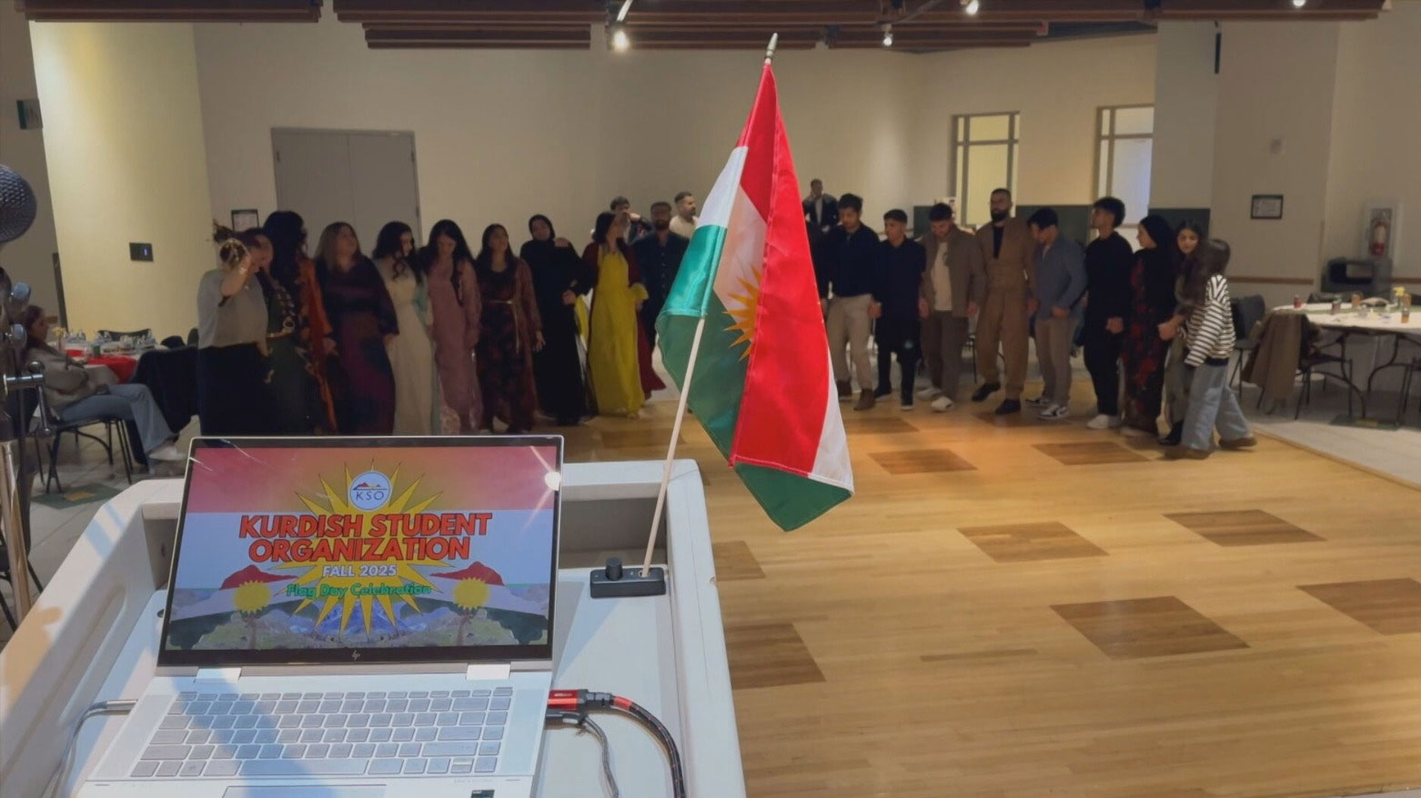 من جامعة "جورج ميسن" الأمريكية.. طلاب كورد يحيون "يوم العلم" لترسيخ الهوية في المهجر 