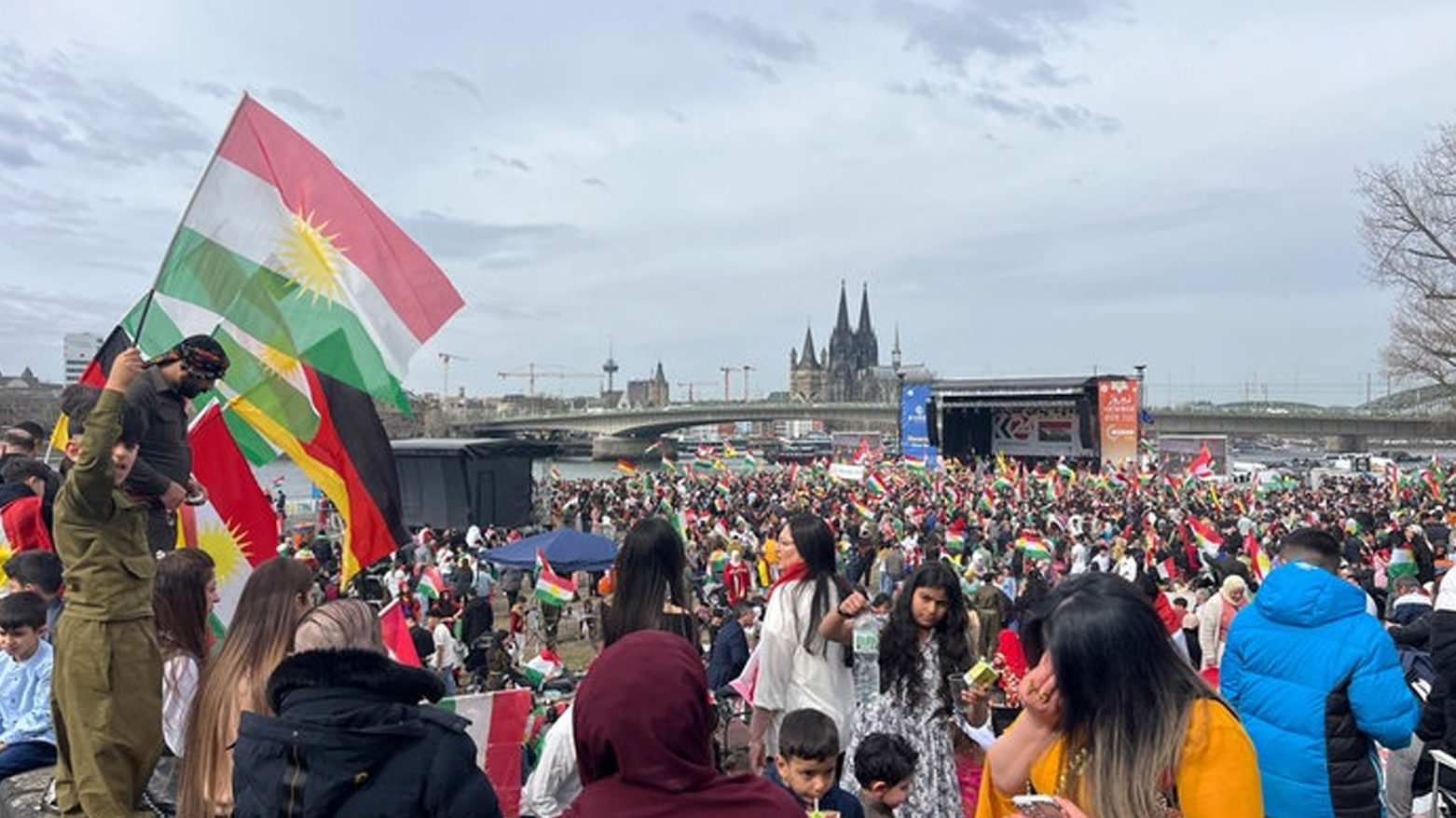 هیچ ئایدۆلۆژیایەک ناتوانێت دابەشمان بکات