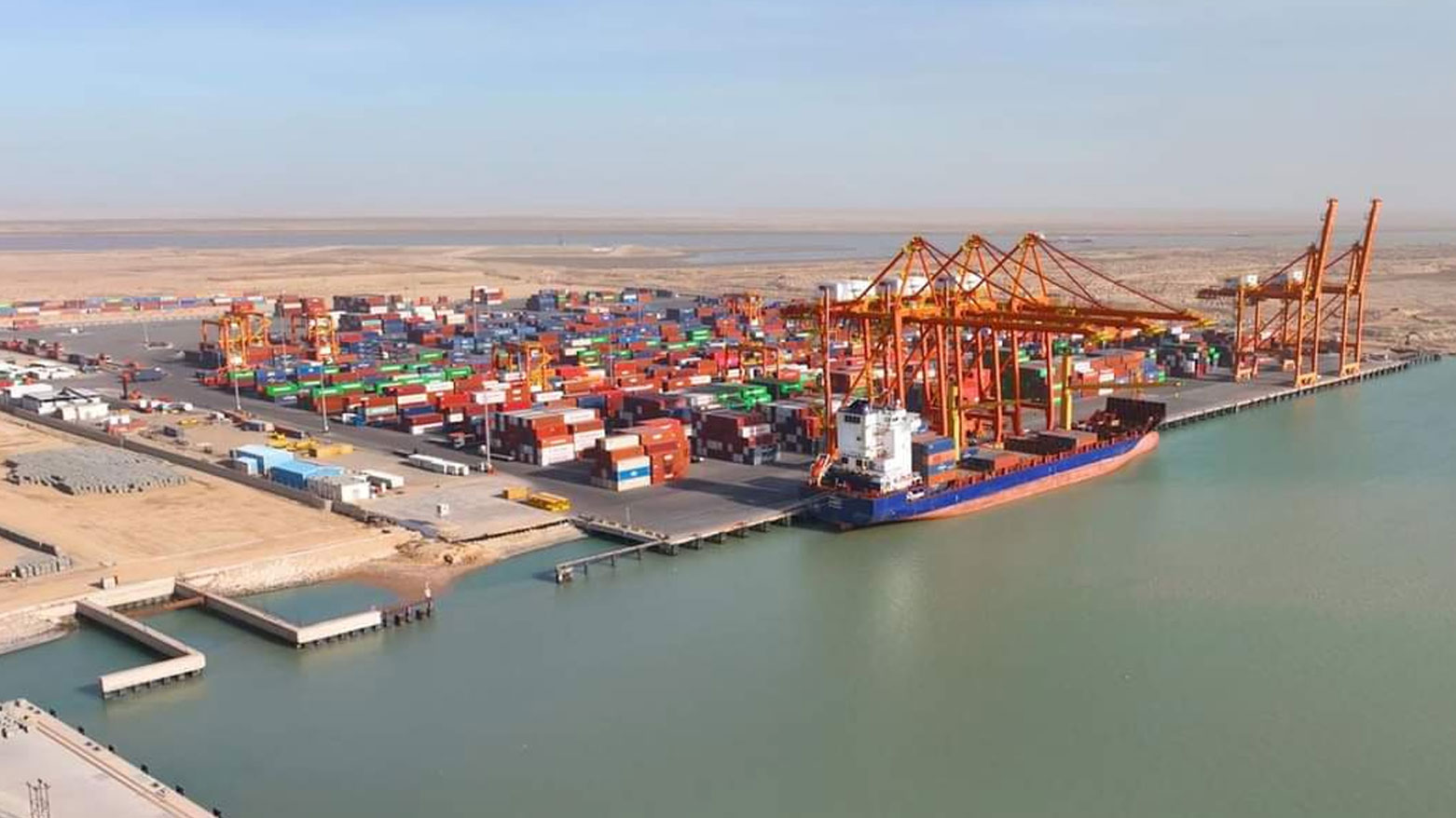 منظر عام لميناء أم قصر (وكالات)