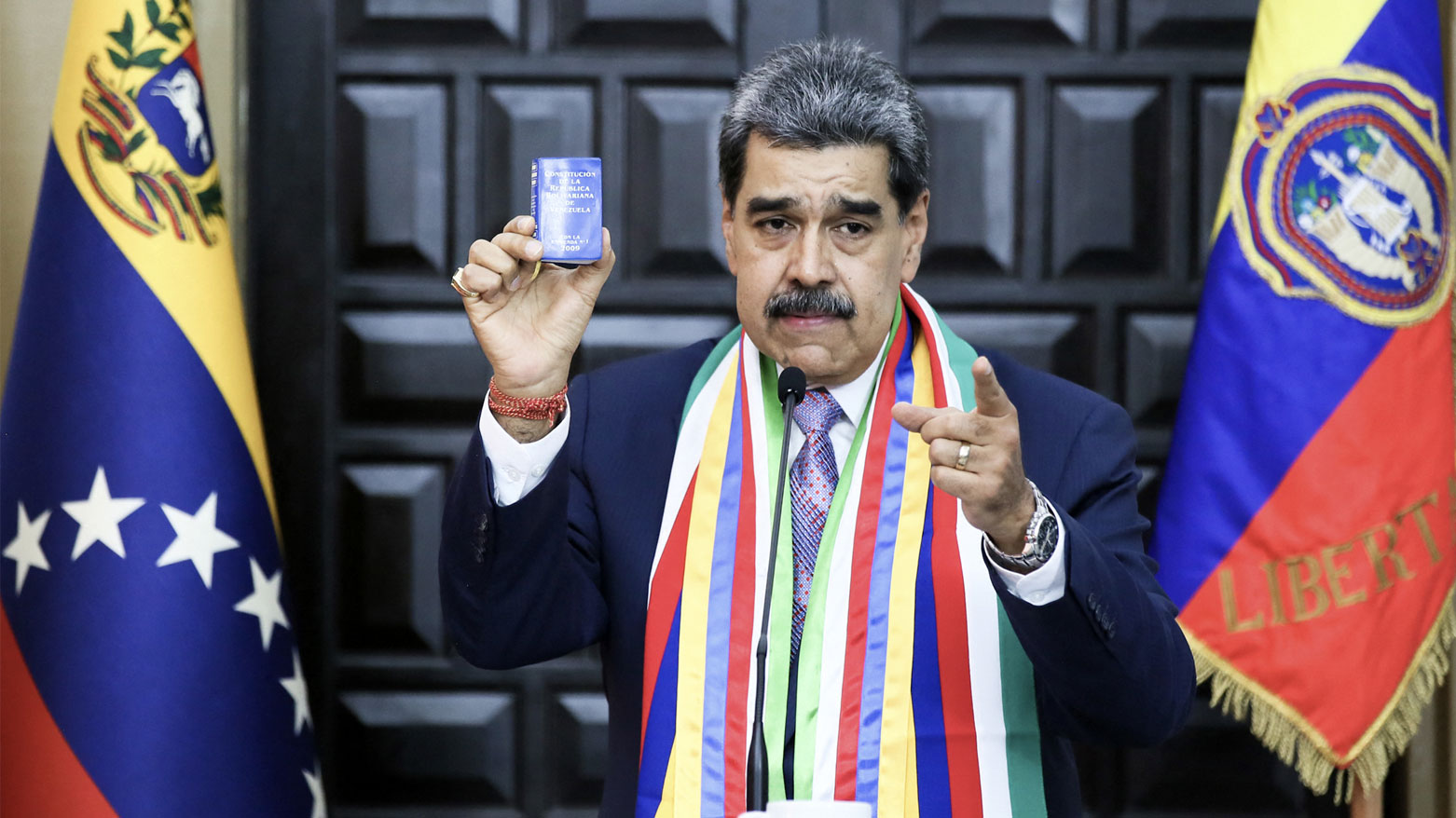 إيران تعرب عن دعمها لكراكاس في نزاعها مع الولايات المتحدة 