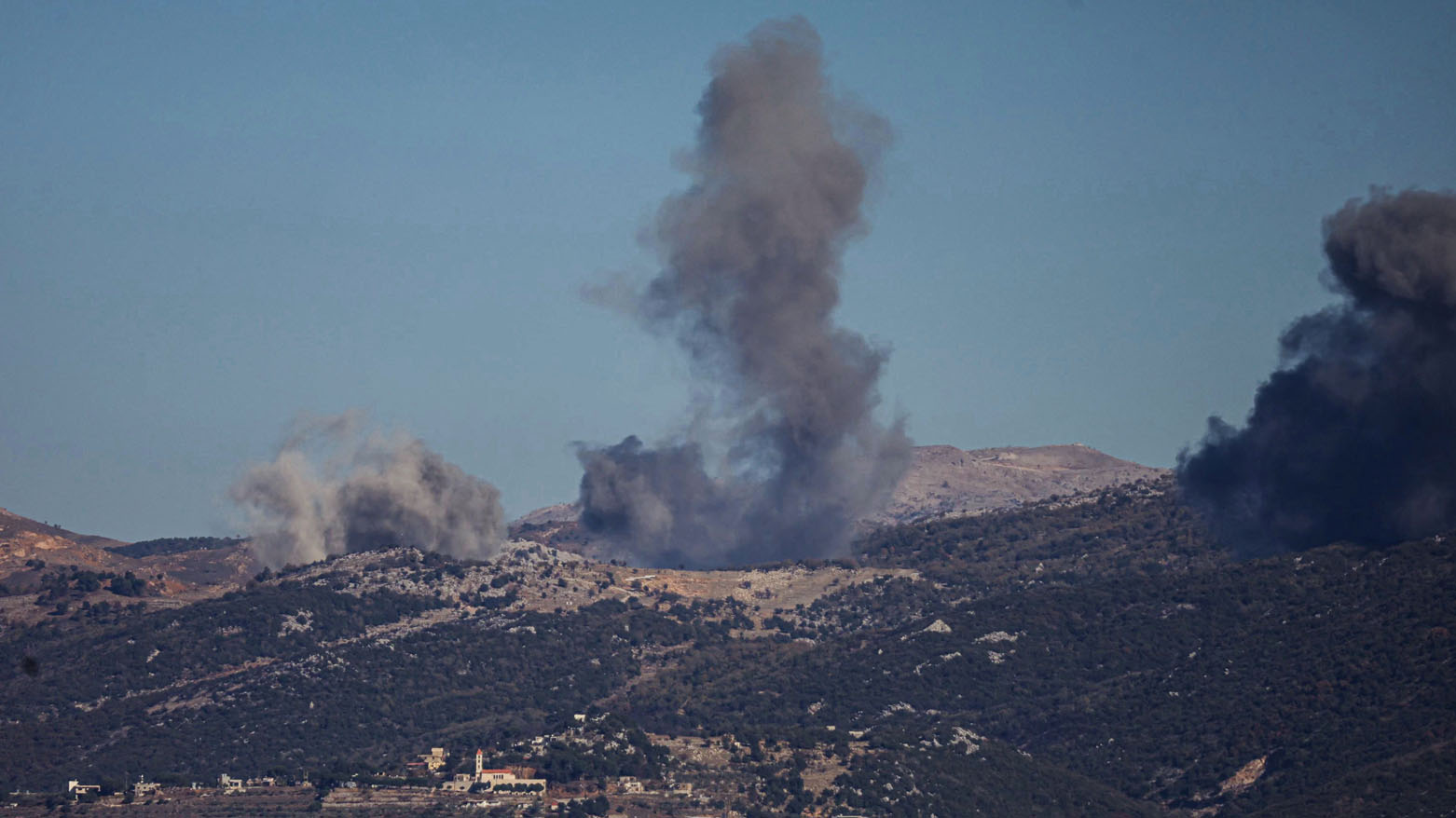 حمله هوایی اسرائیل به جنوب لبنان – عکس: ای‌اف‌پی