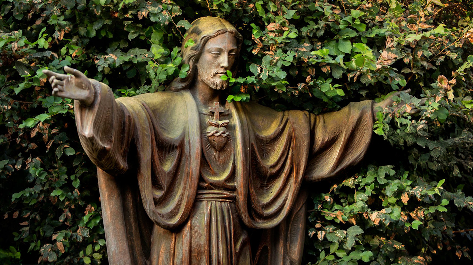 A statute of the Christ in the garden of the Chaldean Catholic Church of Martyrs, in Shaqlawa, Erbil, Kurdistan Region. (Photo: Kurdistan24)