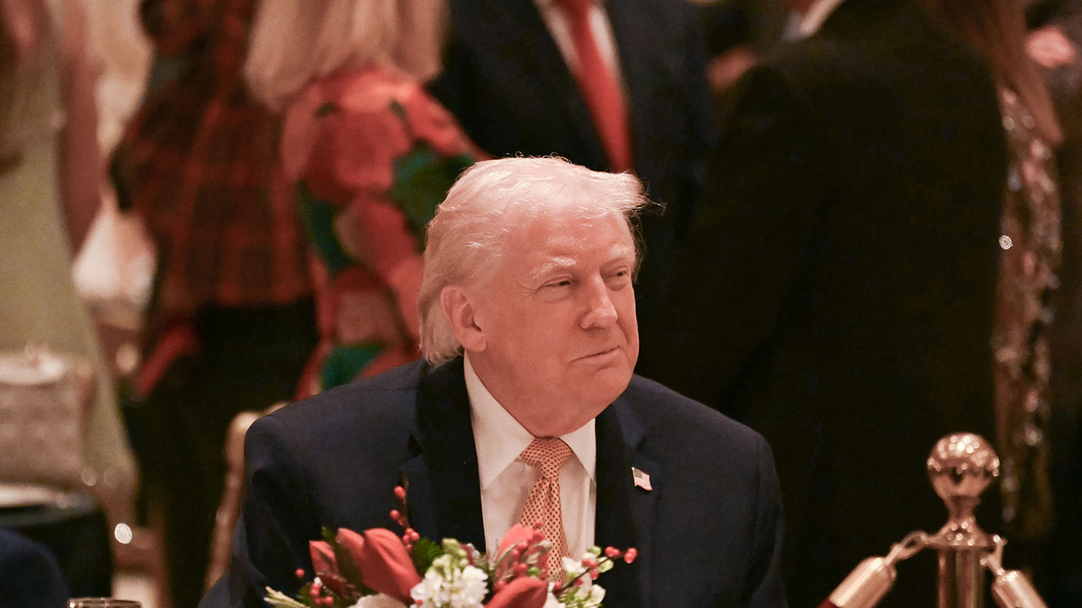 ترامب يهنىء الجميع بعيد الميلاد بمن فيهم "حثالة اليسار المتطرف"