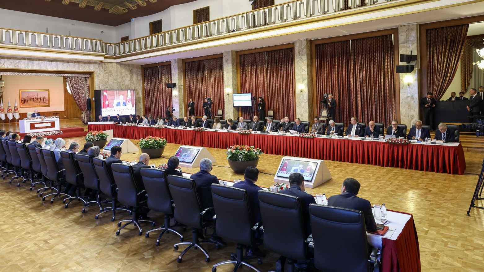 Komîsyon amadekariya rapora hevbeş dike: Di navbera aliyan de cudahî heye