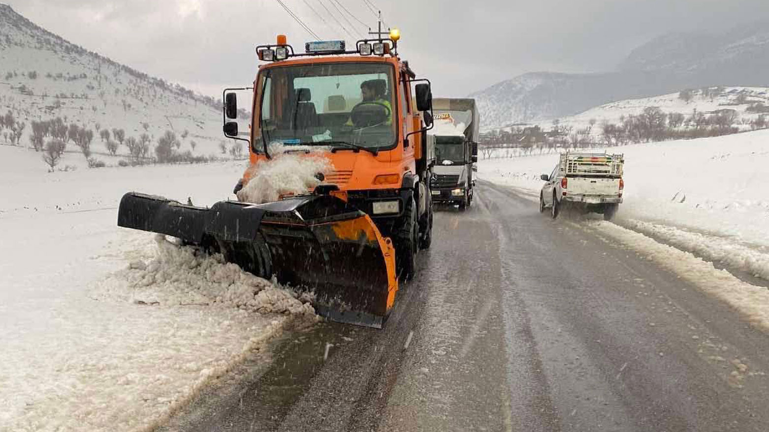دیمەنێکی ئەمڕۆی بەفربارین لە سنووری سۆران