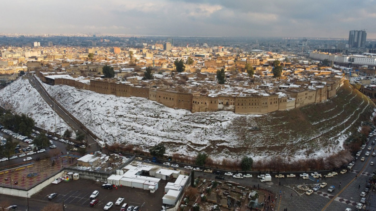 بارینی بەفر لە سەنتەری شاری هەولێر (ئەرشیف)