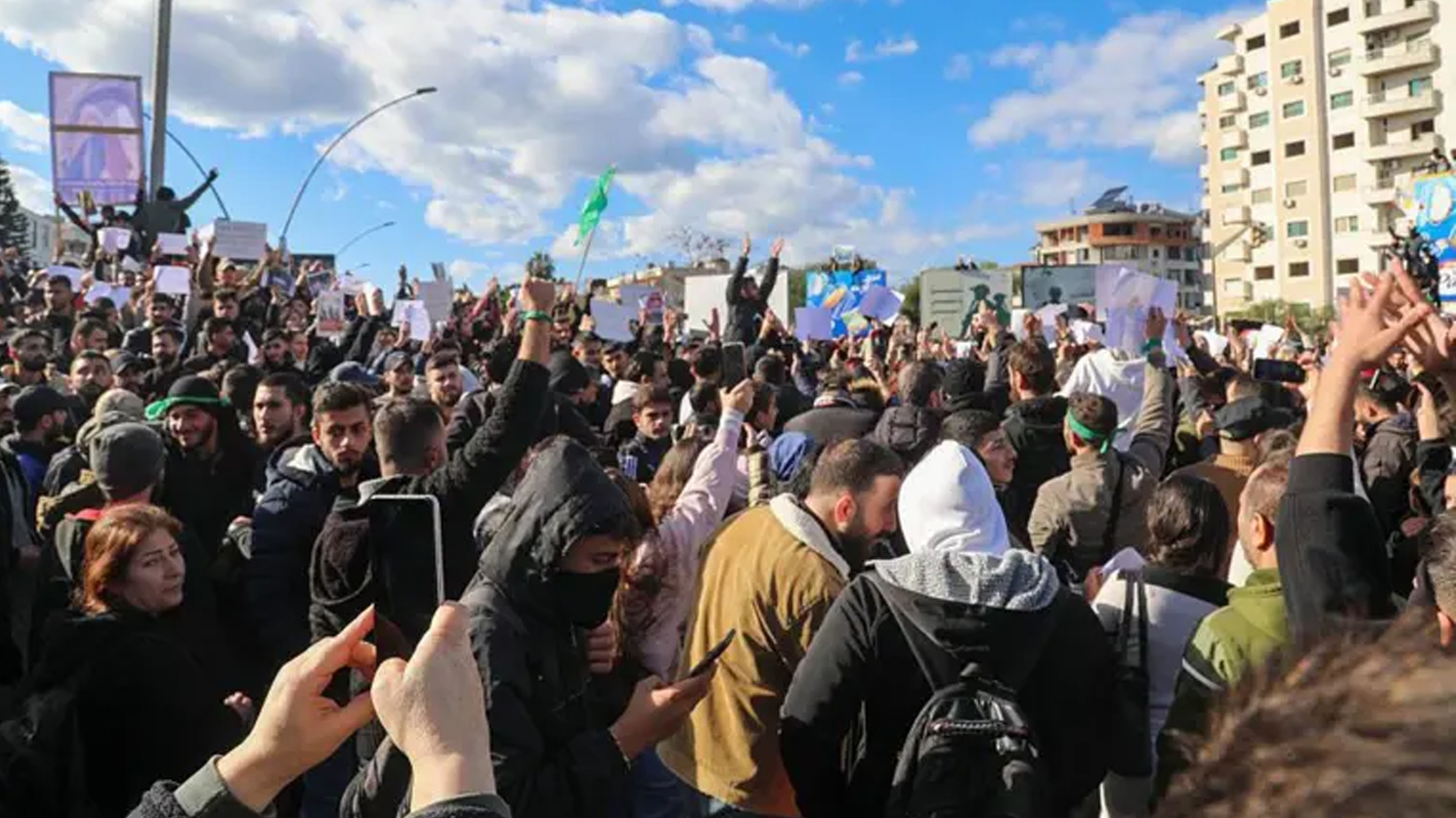 لازقیە.. لە خۆپیشاندانی عەلەوییەکان 3 کەس کوژراو و دەیان کەسی دیکەش بریندار بوون