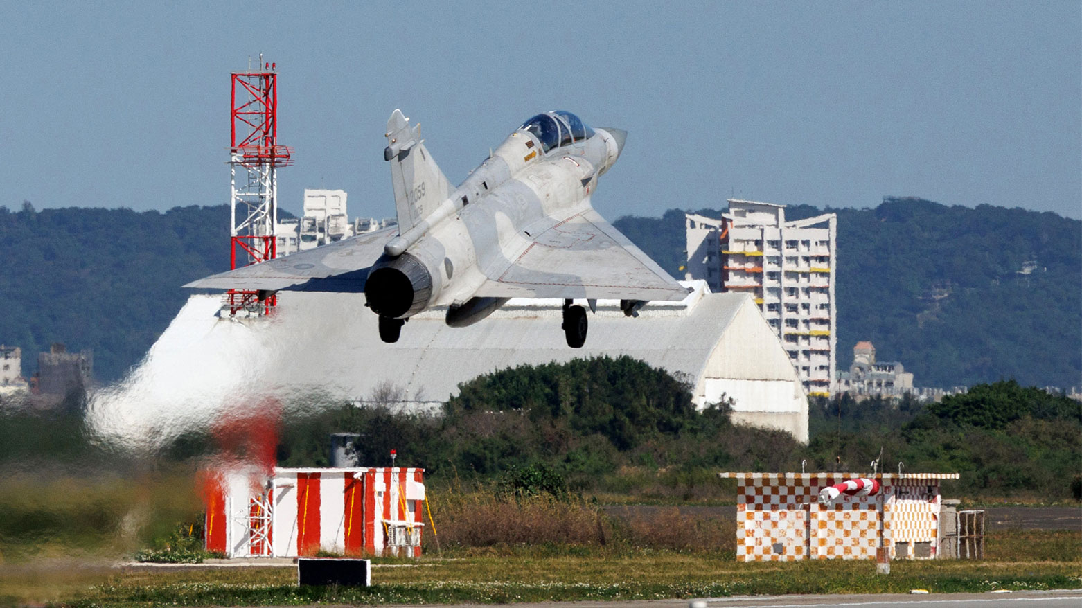 الصين تعلن بدء مناورات عسكرية كبيرة حول تايوان 