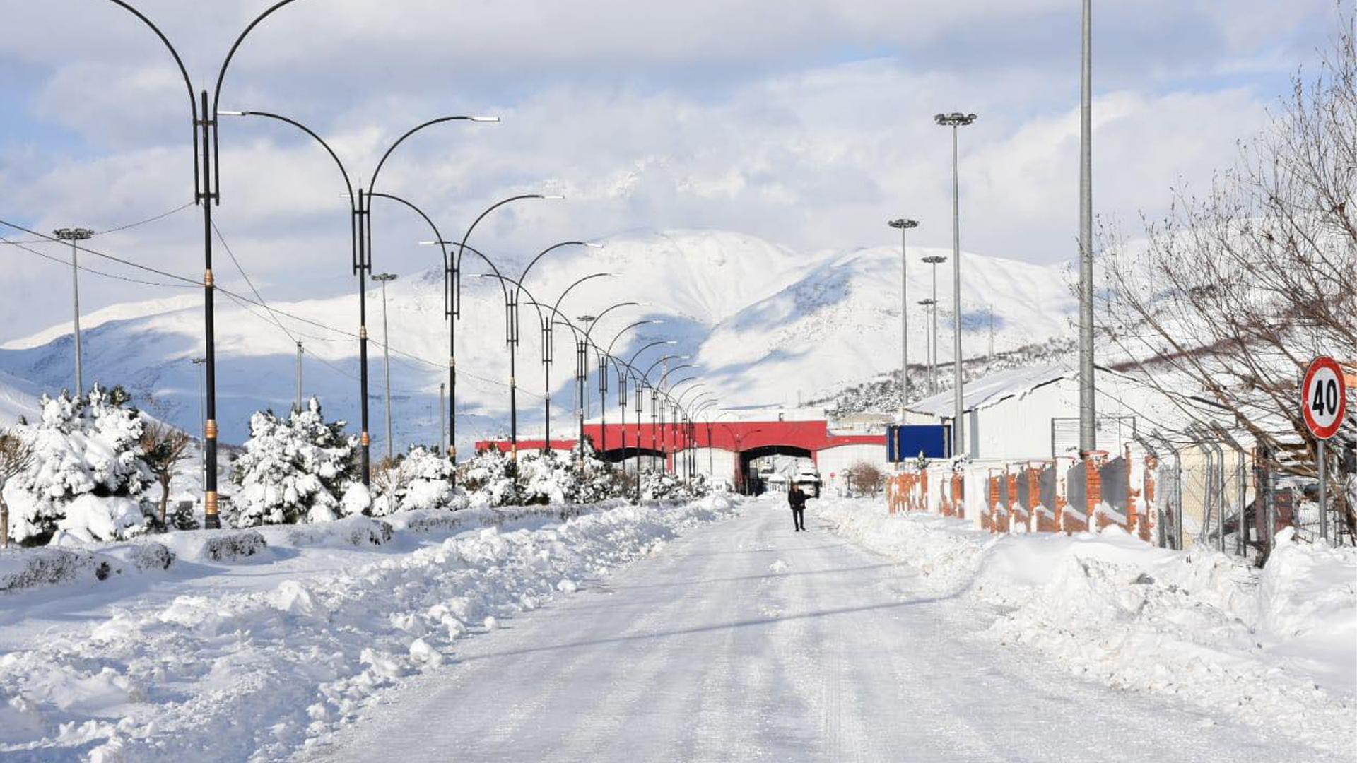 دەروازەی سنووری نێودەوڵەتی حاجی ئۆمەران