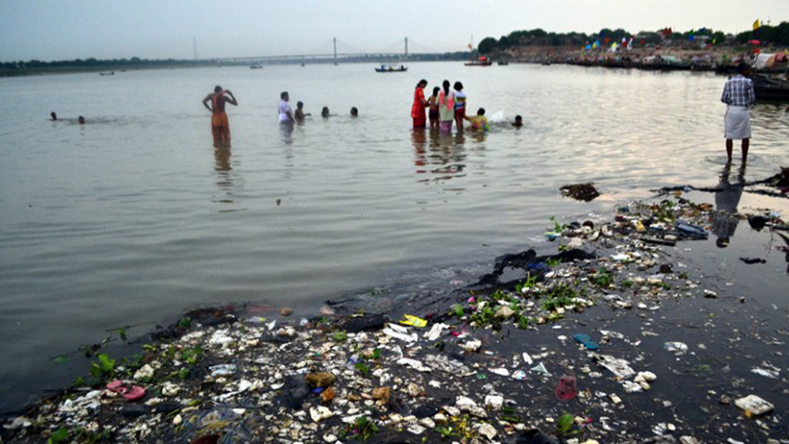 هیندستان، بەهۆی پیسبوونی ئاو  9 کەس گیانیان لەدەستدا و 200 کەسی دیکە ژەهراوی بوون