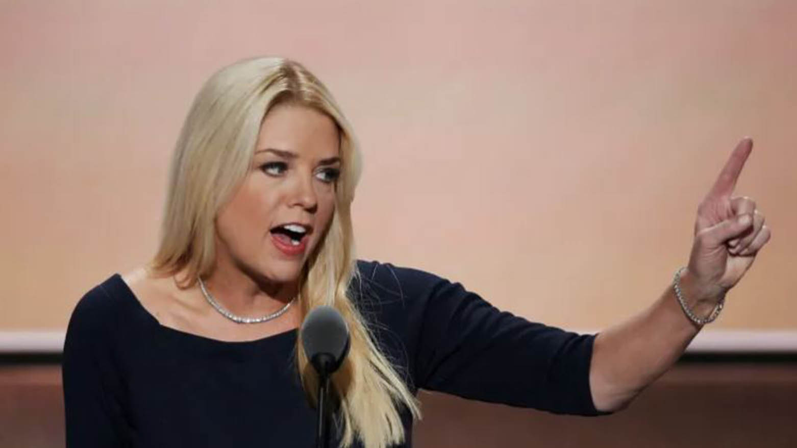 پامیلا بۆندی، وەزیری دادی ئەمەریکا