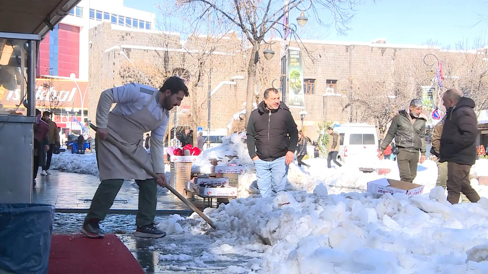 HAK-PAR: Şaredarî ji xizmeta gel bêtir, bi siyaseta mîtîngan re mijûl e