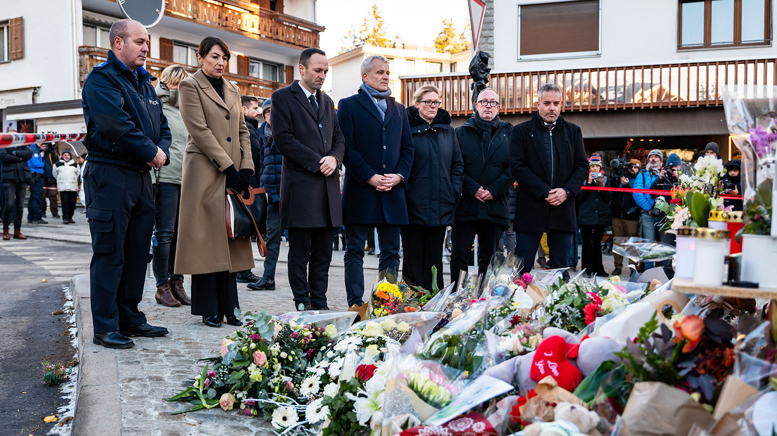 سويسرا تفتح تحقيقا بحق مالكي الحانة حيث اندلع حريق ليلة رأس السنة