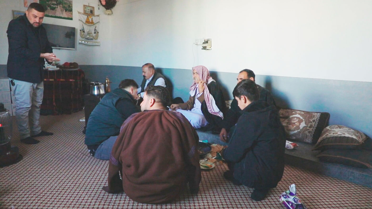 طقوس "الباطزمي" في مخيمات النزوح.. إيزيديون يتمسكون بهويتهم وعيونهم ترنو إلى سنجار