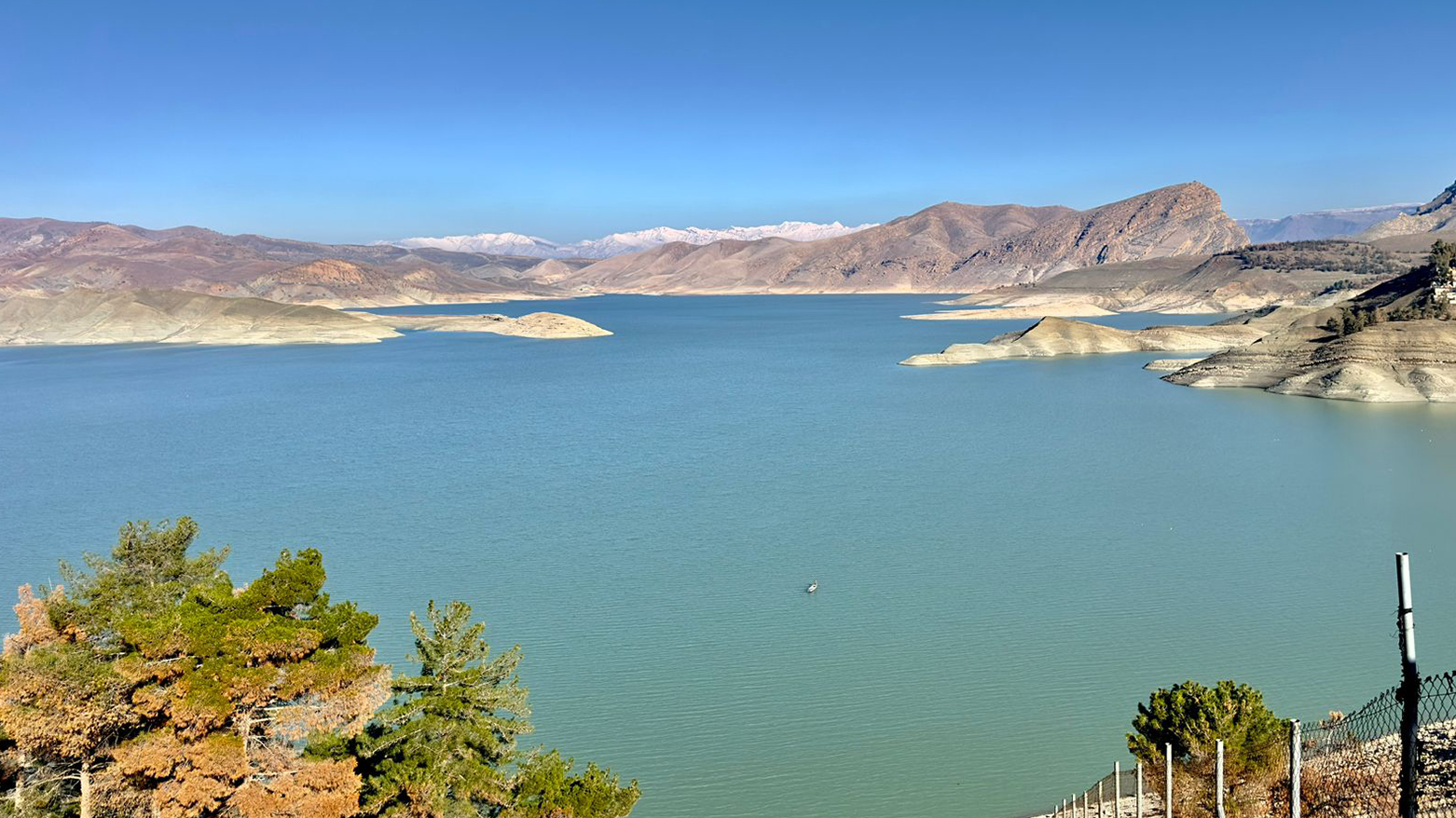 The photo shows Dukan lake following the recent days of rain and snowfall. (Photo: Kurdistan24)