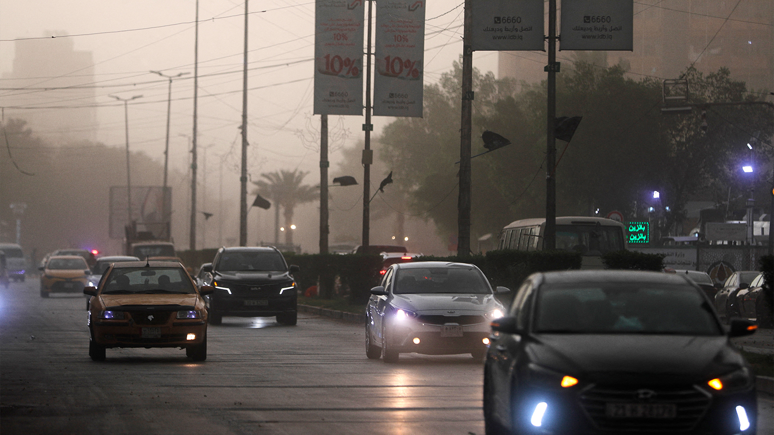 Traffic moves during a sand storm in the Iraqi capital Baghdad on May 1, 2025. (Photo: AFP)