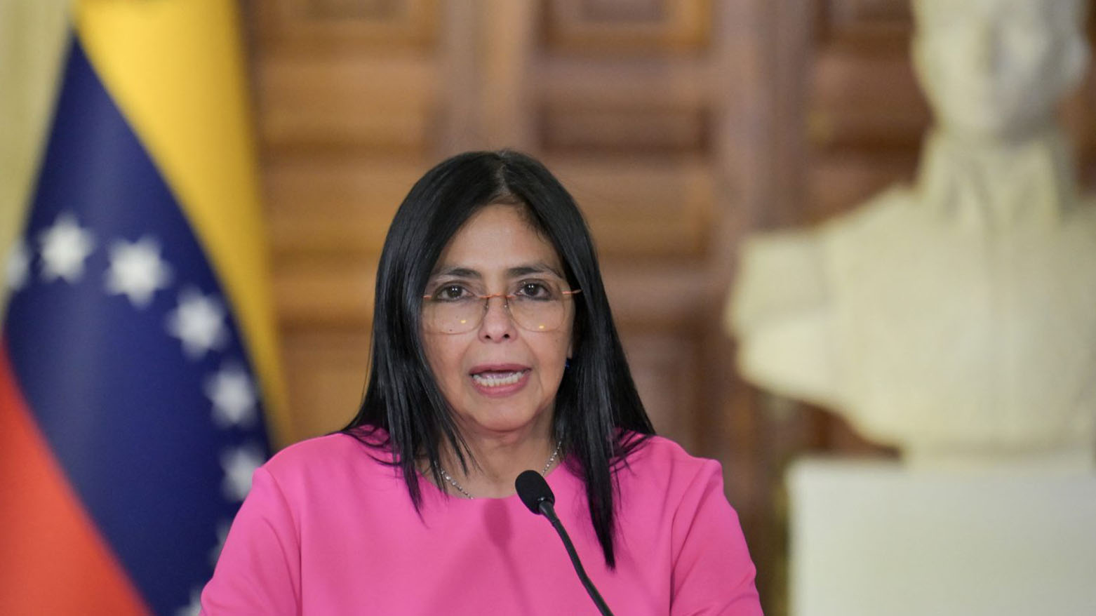 الجيش الفنزويلي يعترف بديلسي رودريغيز رئيسة بالوكالة