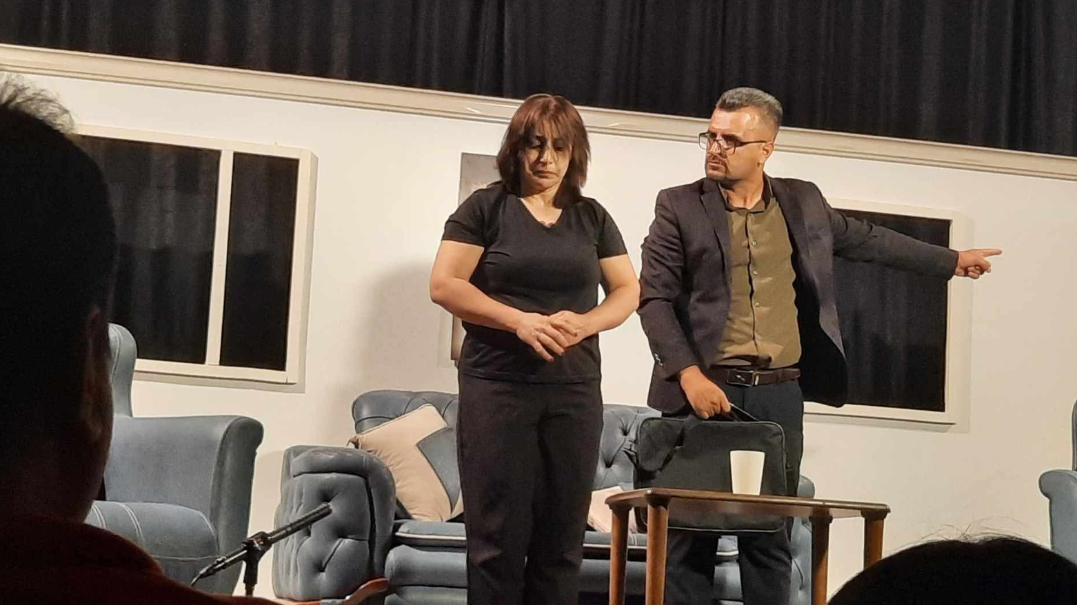 ئومێد کەمال: شانۆ ئەو مەعشووقەیە بۆی دەسووتێم