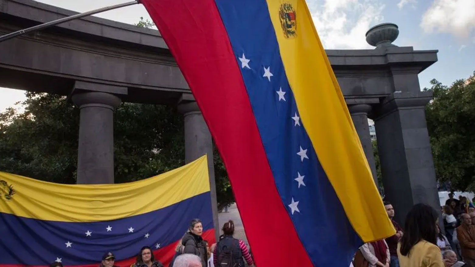 فنزويلا تأمر باعتقال أي شخص يدعم هجومنا