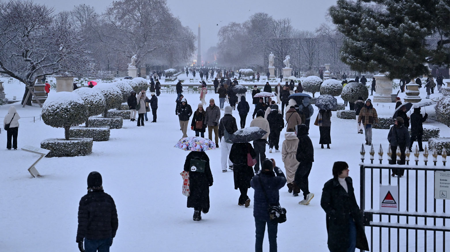 الثلوج والجليد تعطل حركة النقل والسفر في بريطانيا وفرنسا وهولندا