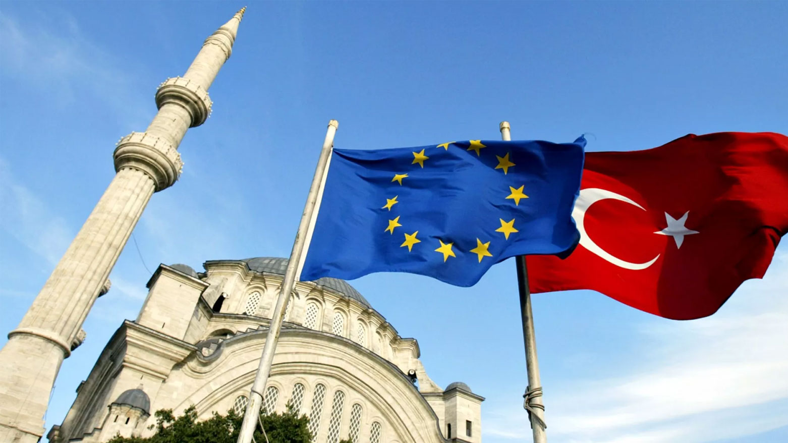 تركيا تحضّ أوروبا على الاضطلاع بمسؤوليات أكبر لحماية أمن القارة