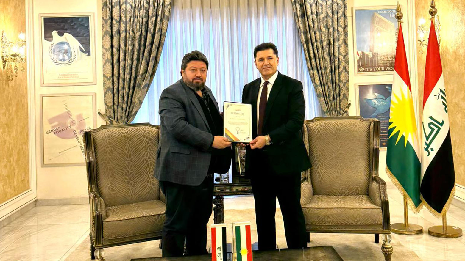 منح جائزة "مانديلا" لمنسق التوصيات الدولية في حكومة إقليم كوردستان