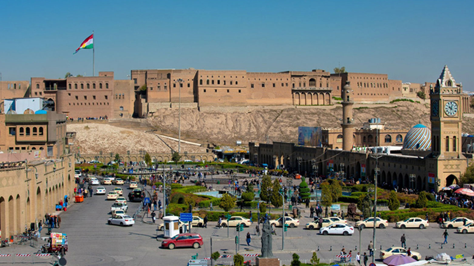 الساحة العامة المجاورة لقلعة أربيل وسط المدينة