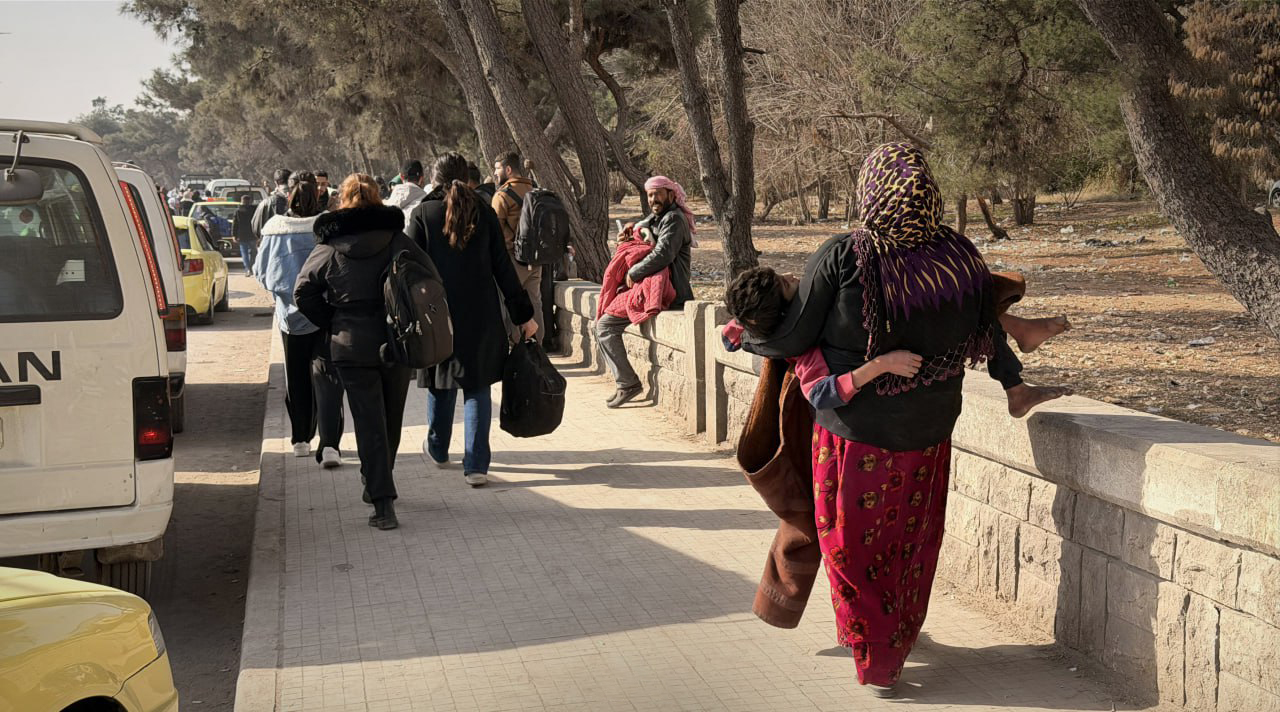 Civilians running through streets in Aleppo, Syria, Jan. 7, 2026. (Photo: Kurdistan24)