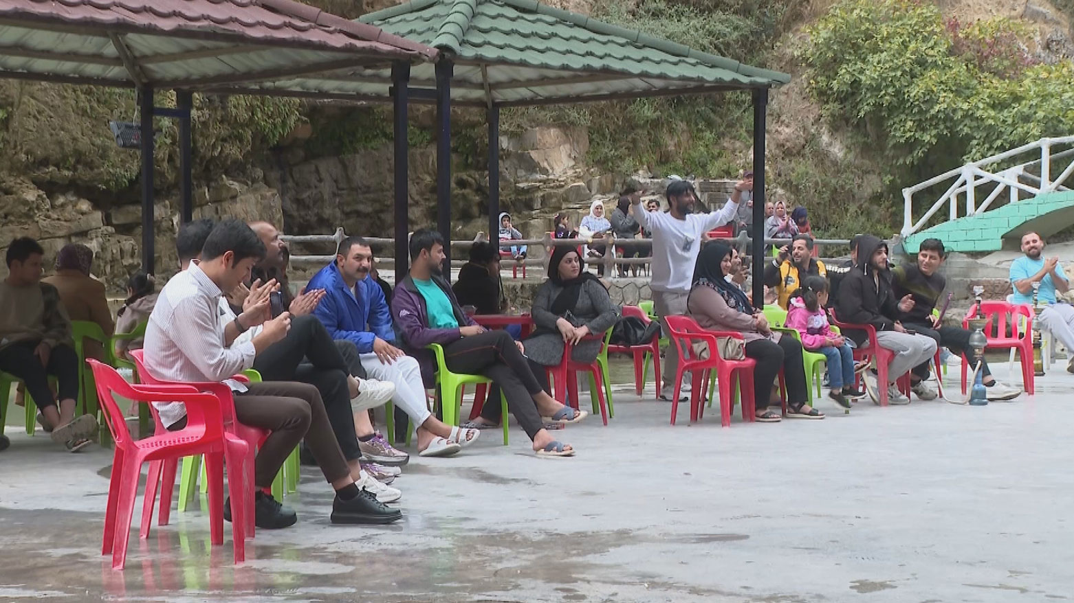 Tourists at a resort in Akre. (Photo: Kurdistan24)
