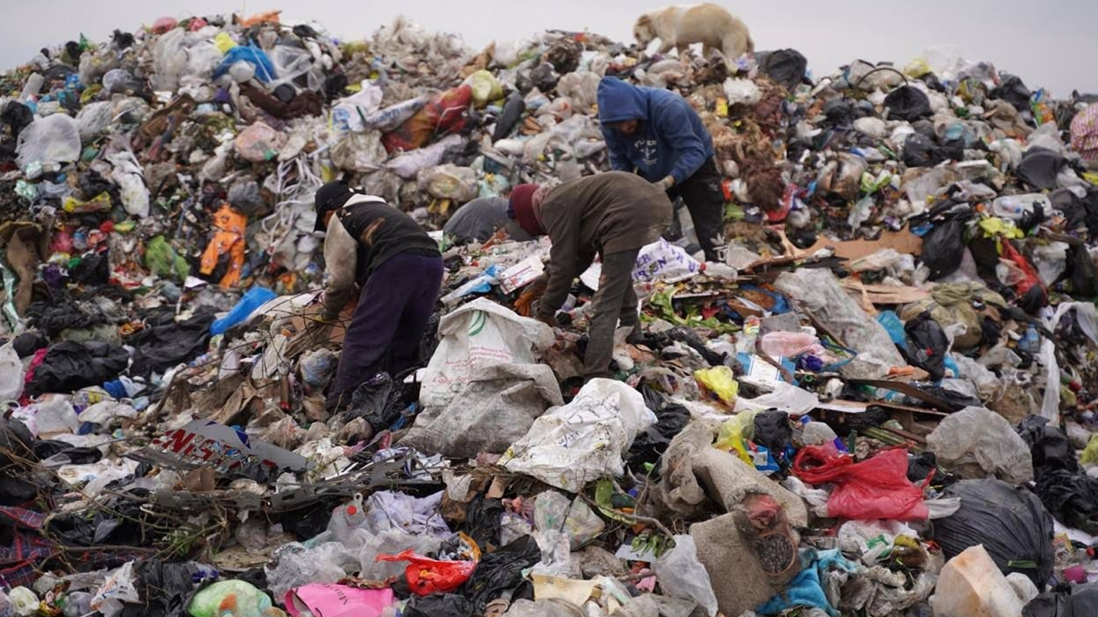 لەپێناو چەند دۆلارێکدا ئافرەتان و منداڵانی دیالە لەناو زبڵخانەدا ژیان دەگوزەرێنن