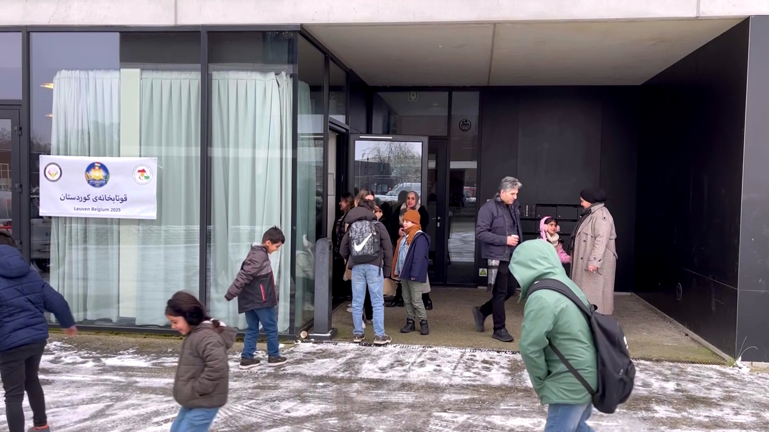 Young students and parents participate at the opening of Kurdistan School in Leuven, Belgium. (Photo: Kurdistan24)