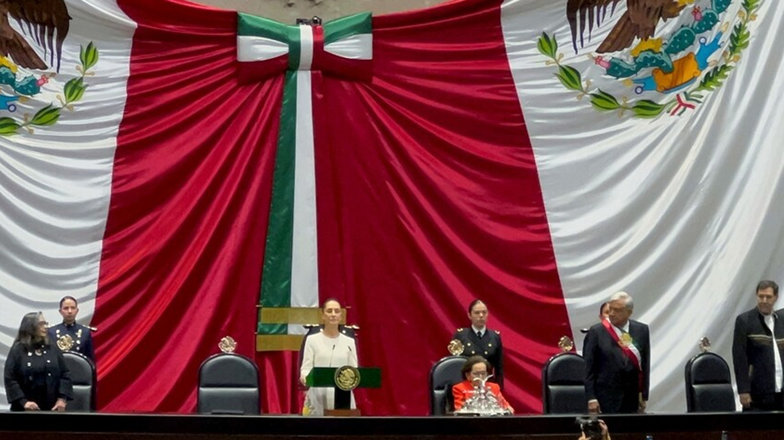 سەرۆکی مەکسیک: ڕێگە بە هیچ ئۆپەراسیۆنێکی سەربازیی ئەمەریکا لە وڵاتەکەمان نادەین