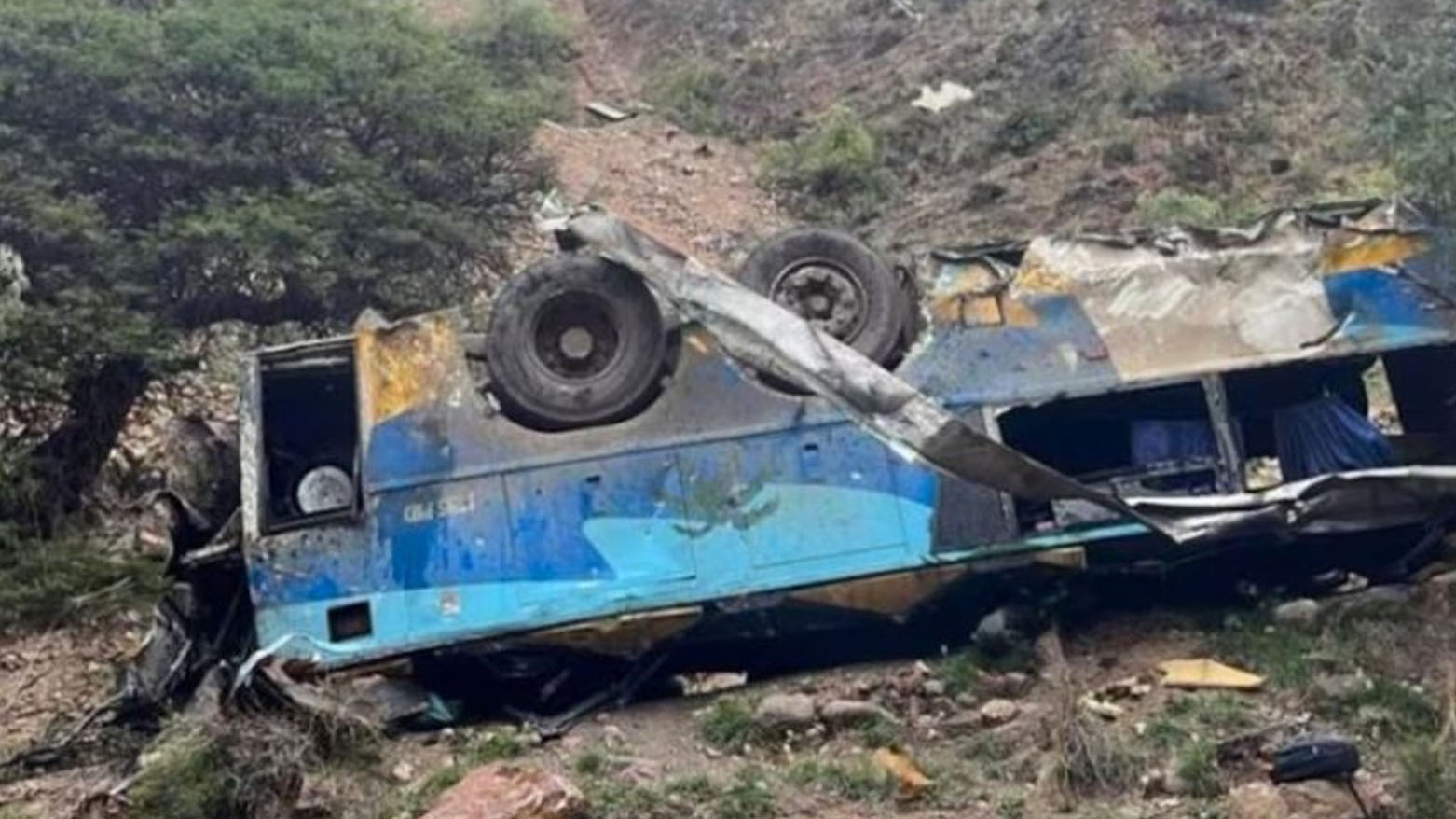 11 قتيلا في حادث حافلة صغيرة سائقها قاصر