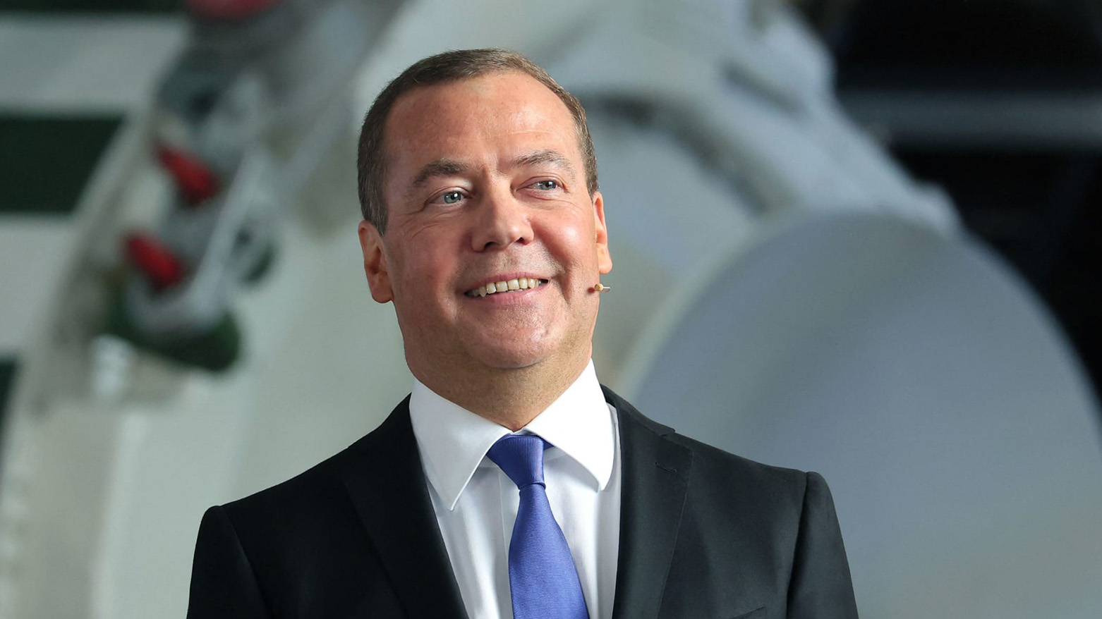 مدفيديف يحذر ترامب من "ضياع" غرينلاند.. "قد تصبح الكيان التسعين لروسيا"