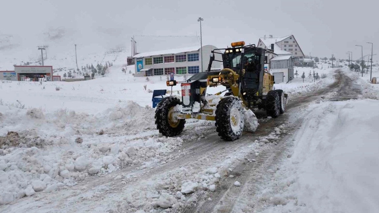Üç kentte kar esareti: 716 yerleşim yerine ulaşılamıyor
