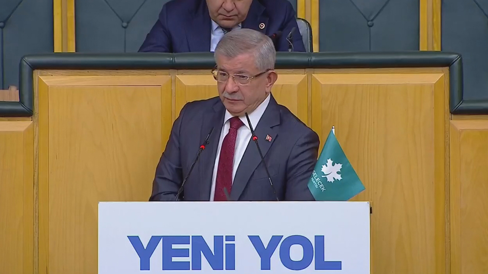 Ahmet Davutoglu: Em binpêkirina mafên Kurdan li Sûriyeyê qebûl nakin