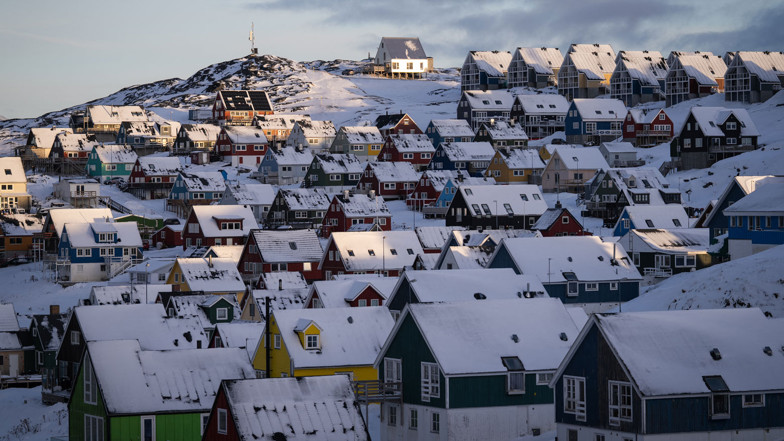 منازل متراصة في نوك، غرينلاند (فرانس برس)