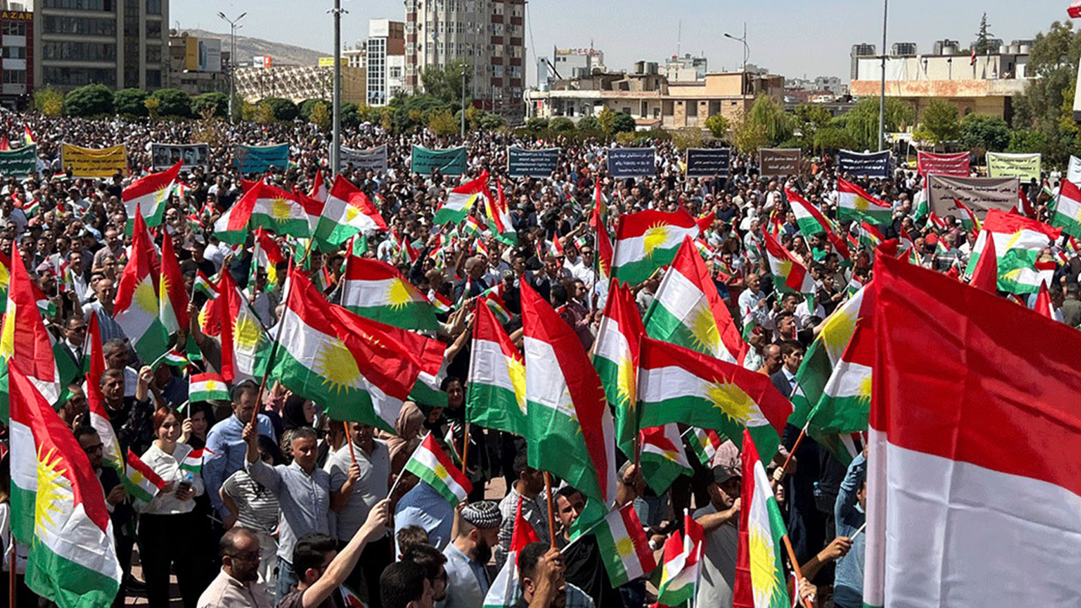 الكورد في قلب التحولات الإقليمية: بين تسارع الأحداث ورهان الثقة بالقيادة