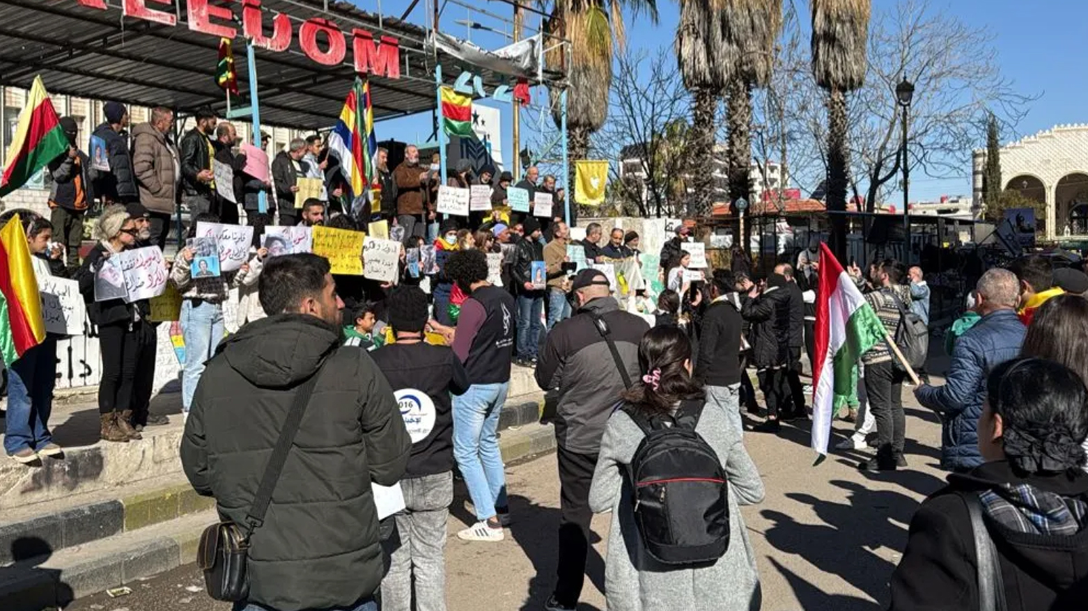 لە سوەیدا دژی هێرشەکانی سوپای عەرەبی سووریا خۆپیشاندانە