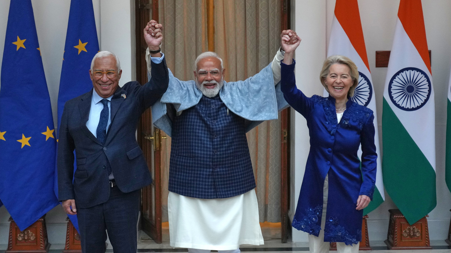 Indian PM Narendra Modi, C, welcomes European Council President Antonio Costa, L, and European Commission President Ursula von der Leyen, New Delhi, India, Jan. 27,2026. (AP)