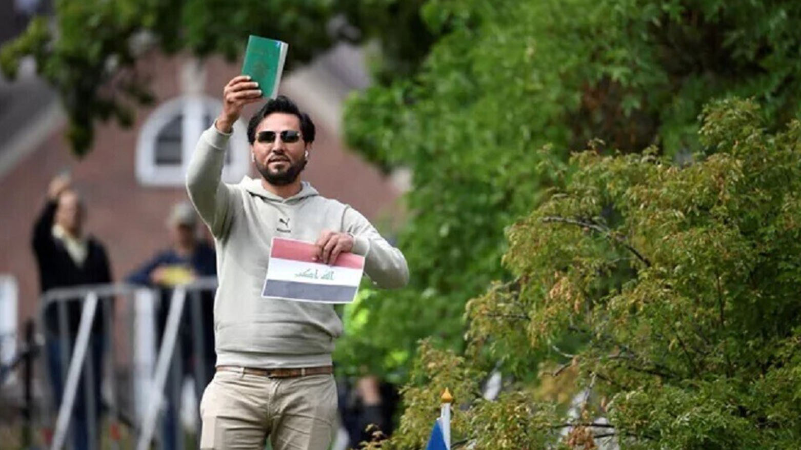 إزالة شاهدة قبر سلوان موميكا في السويد تثير الجدل