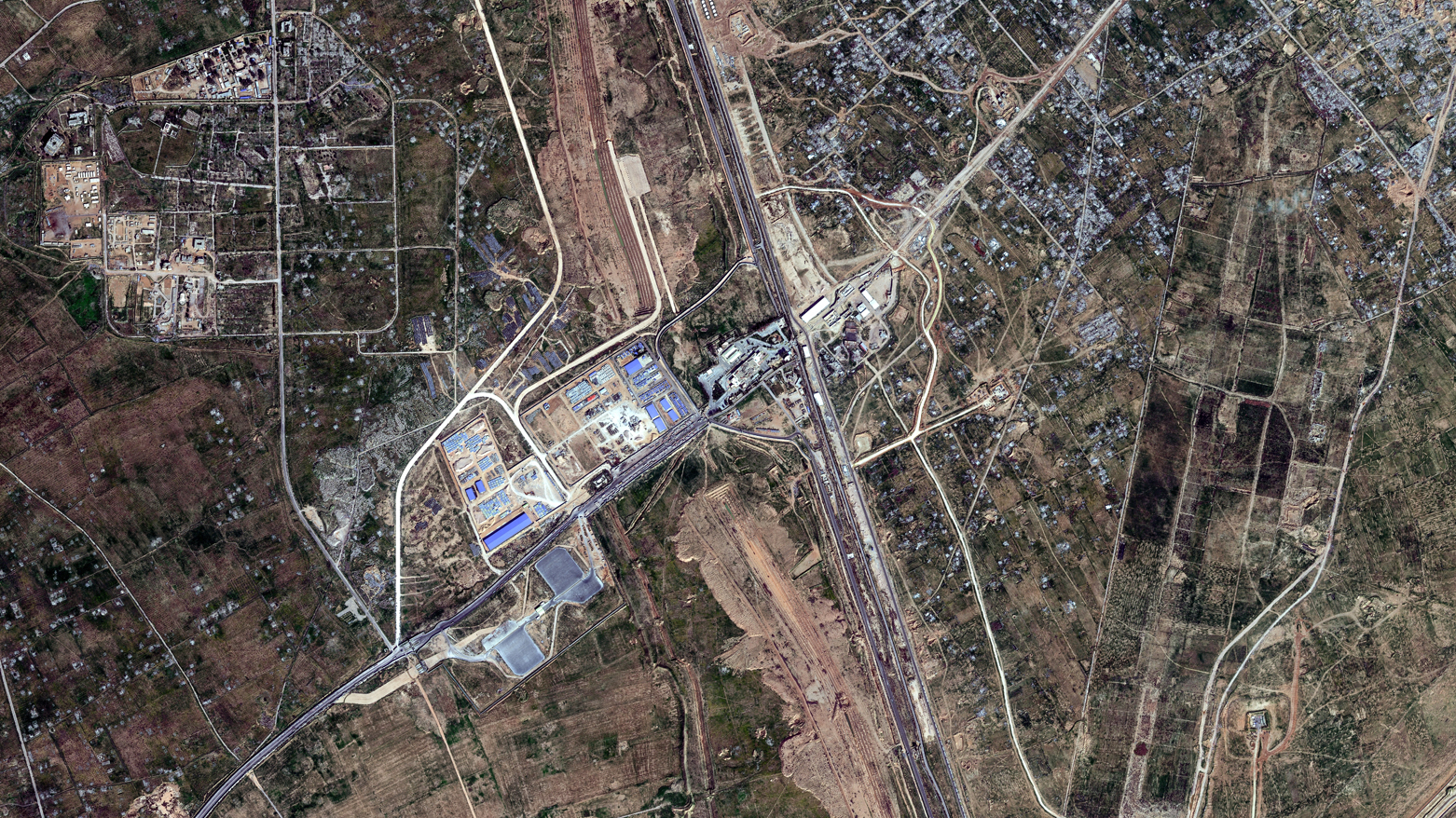 تصویر ماهواره‌ای از گذرگاه مرزی رفح بین مصر و نوار غزه