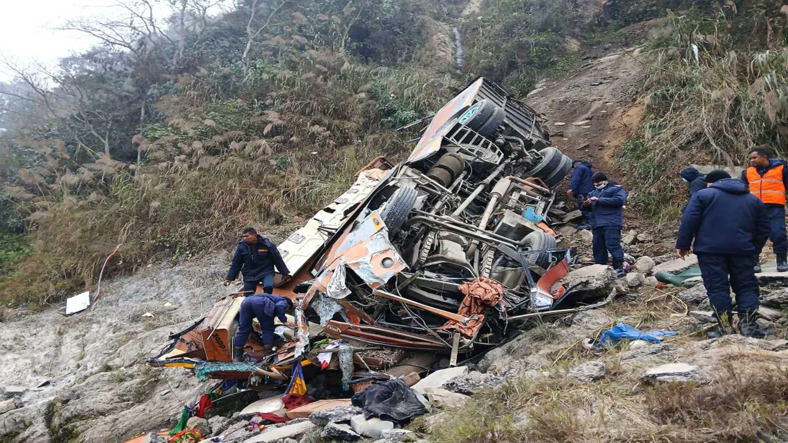 نيبال.. سقوط حافلة ركاب من منحدر جبلي يودي بحياة 19 شخصاً