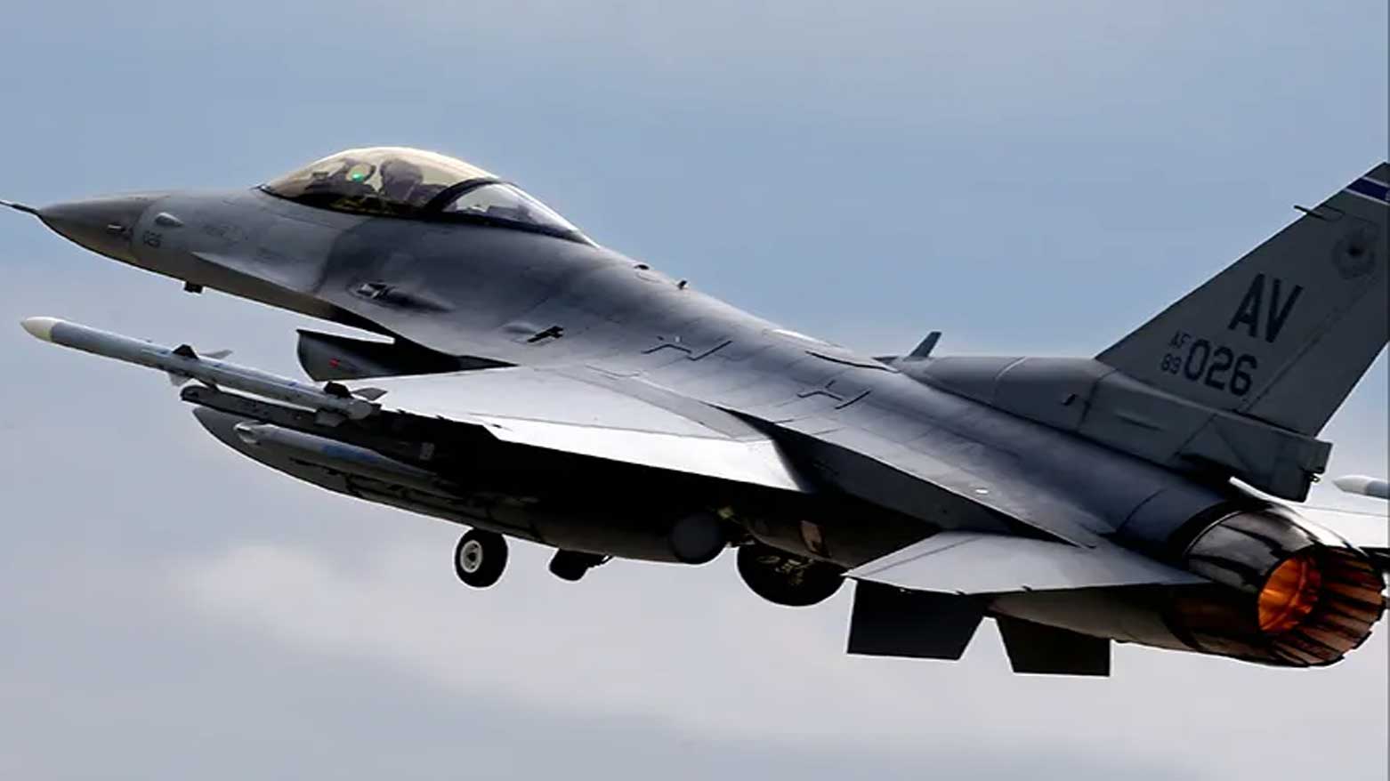 تحطم طائرة إف-16 تابعة لسلاح الجو التركي في غرب البلاد